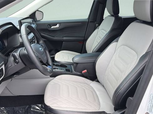 Used 2023 Ford Escape Platinum w/ Premium Technology Package AWD/4WD image 30
