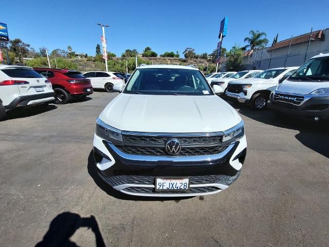 Used 2023 Volkswagen Taos SE w/ Black Wheel Package FWD image 3