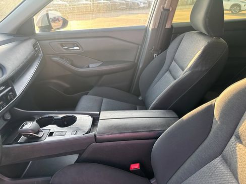 Certified 2025 Nissan Rogue SV FWD image 40