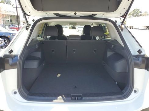 Used 2025 Volkswagen Tiguan S image 8