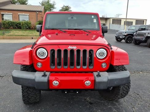 Used 2016 Jeep Wrangler Unlimited Sahara w/ Connectivity Group image 17