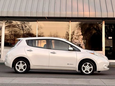 Used 2014 Nissan Leaf SV image 4