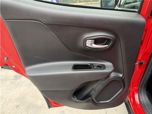 Used 2020 Jeep Renegade Limited w/ UConnect 8.4 Nav Group FWD image 21