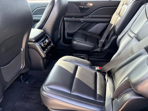 Used 2023 Lincoln Aviator AWD w/ Premium Package image 18