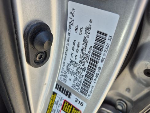 Used 2019 Toyota Tacoma TRD Off-Road AWD/4WD image 26
