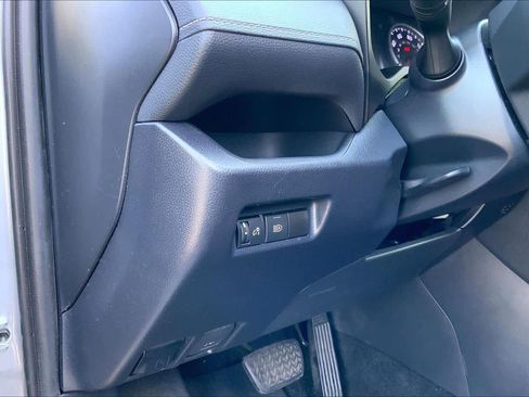 Used 2019 Toyota RAV4 XLE w/ Carpet Mat Package AWD/4WD image 33