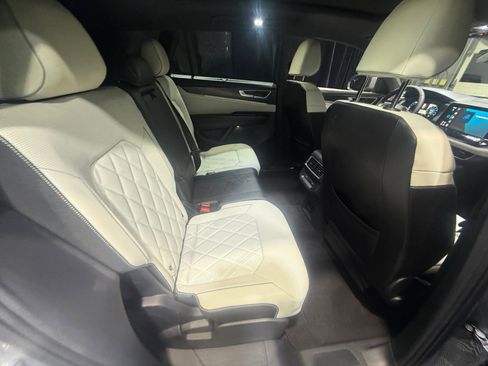 Used 2024 Volkswagen Atlas Cross Sport SEL Premium R-Line image 18