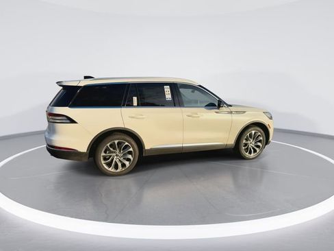 New 2026 Lincoln Aviator Reserve w/ Luxury Package AWD/4WD image 9