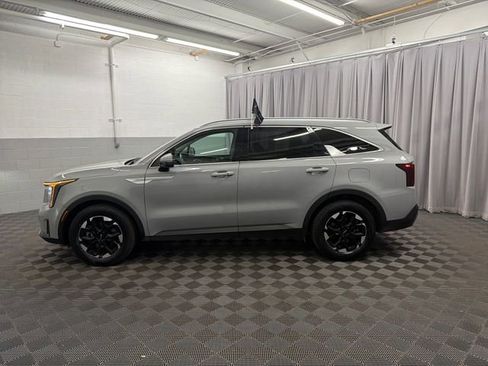 Certified 2024 Kia Sorento S w/ Panoramic Sunroof Package FWD image 19