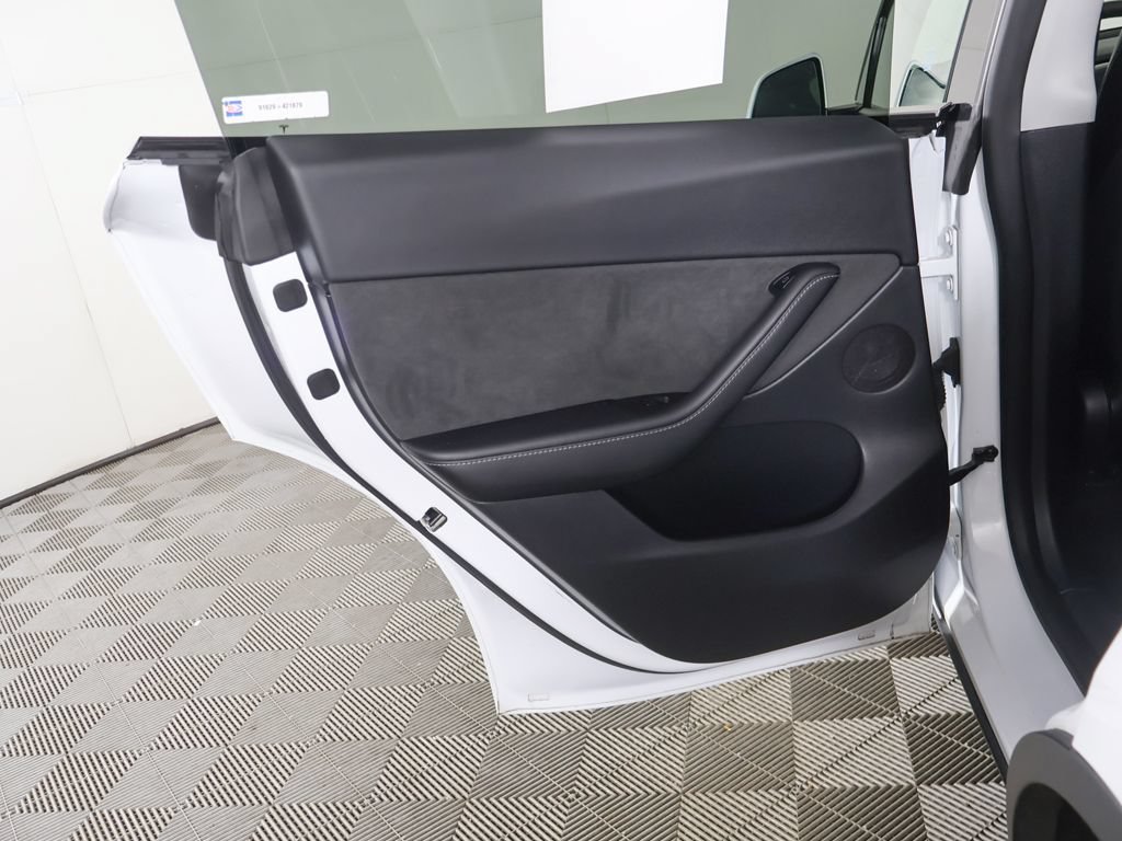 Used 2022 Tesla Model Y Long Range AWD/4WD image 26