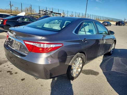 Used 2016 Toyota Camry XLE image 3