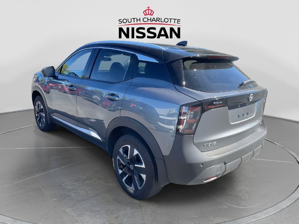 Used 2025 Nissan Kicks SR FWD image 4