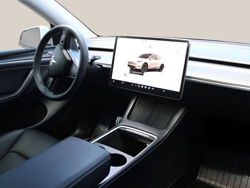 Used 2025 Tesla Model Y Performance AWD/4WD image 21