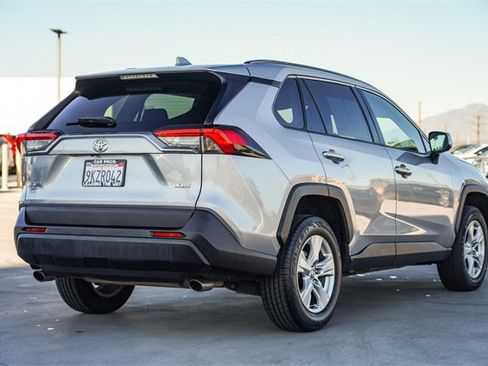 Used 2021 Toyota RAV4 XLE image 10