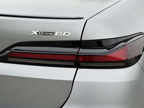 Used 2023 BMW i7 xDrive60 AWD/4WD image 33