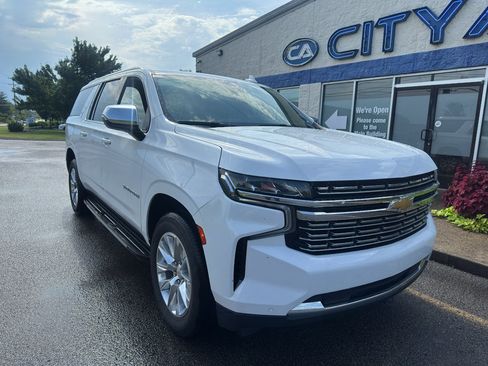Used 2023 Chevrolet Suburban Premier AWD/4WD image 2
