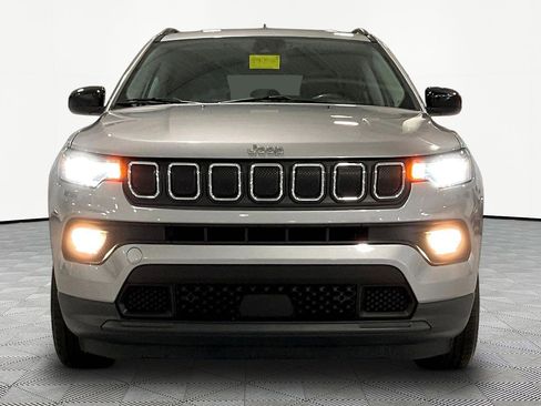 Used 2022 Jeep Compass Latitude AWD/4WD image 2