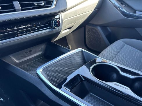 Used 2025 Chevrolet Equinox LT image 42