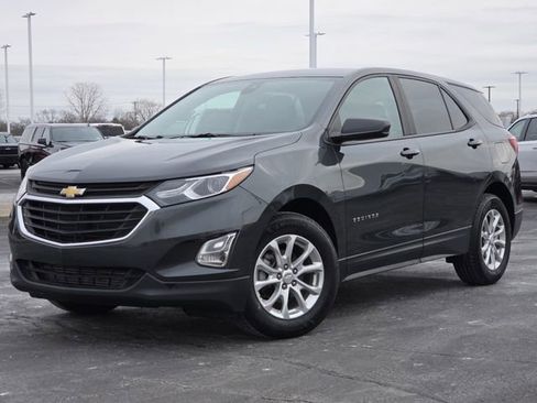 Used 2021 Chevrolet Equinox LS w/ LS Convenience Package image 2