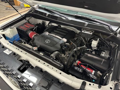 Used 2019 Toyota Tundra Platinum image 4