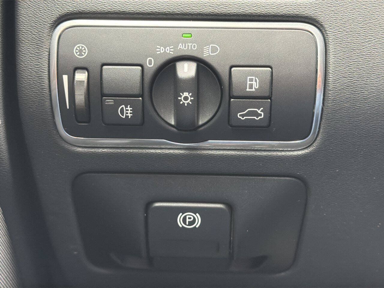 Used 2016 Volvo XC70 T5 Premier w/ Proximity Package AWD/4WD image 42