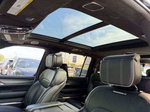 Used 2022 Jeep Grand Wagoneer Series II AWD/4WD image 9