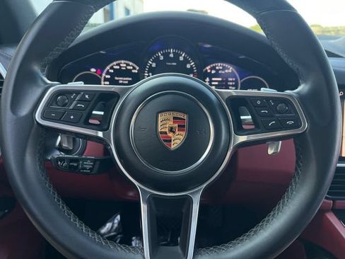 Used 2022 Porsche Cayenne AWD/4WD image 20