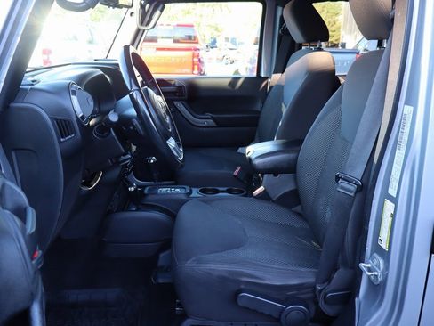 Used 2016 Jeep Wrangler Unlimited Sport image 3