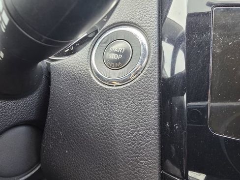 Used 2017 Nissan Rogue SV FWD image 17