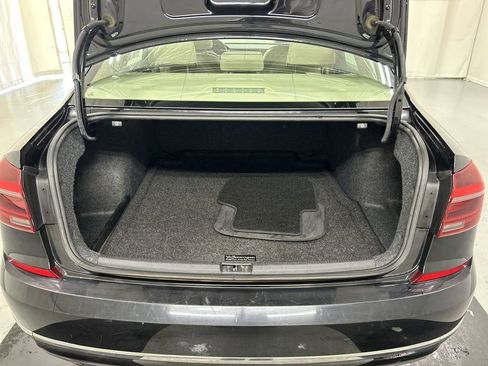 Used 2017 Volkswagen Passat 1.8T SE FWD image 22