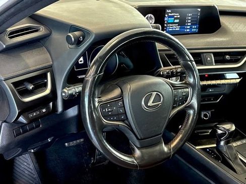 Used 2022 Lexus UX 200 w/ Premium Package image 11