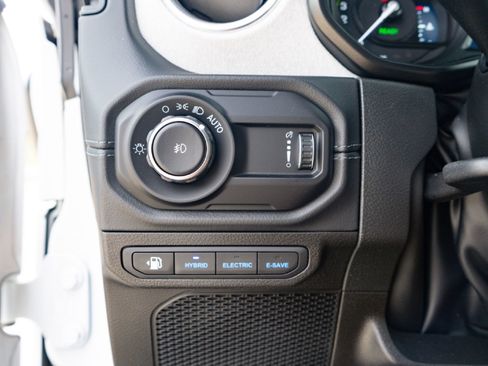 Used 2024 Jeep Wrangler Unlimited Sahara AWD/4WD image 20