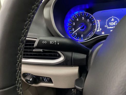 Used 2024 Chrysler Pacifica Touring-L FWD image 23