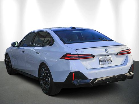 Used 2025 BMW i5 xDrive40 image 4