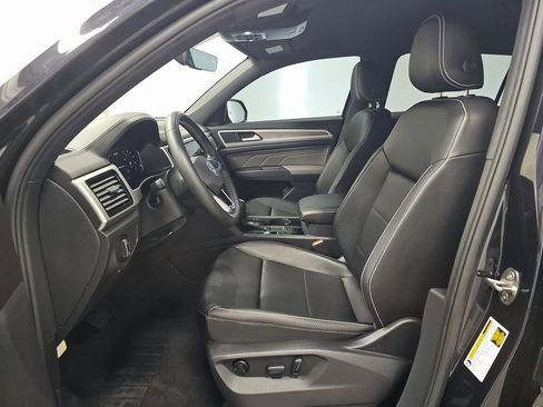 Used 2023 Volkswagen Atlas Cross Sport SE w/ Black Wheel Package image 4