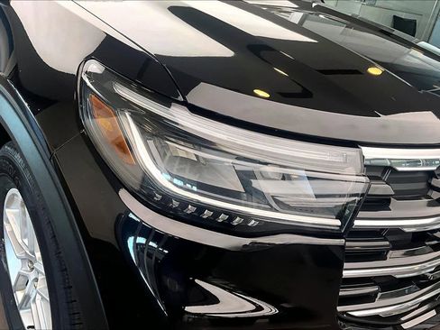 Used 2025 Ford Explorer Active w/ Active Comfort Package RWD image 25