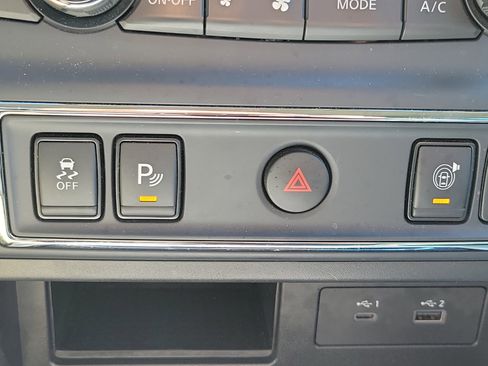 Used 2024 Nissan Titan SV w/ SV Convenience Package image 27