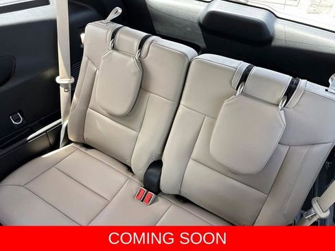 Used 2023 Ford Explorer XLT w/ Equipment Group 202A AWD/4WD image 8