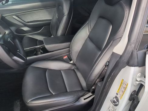 Used 2020 Tesla Model 3 Standard Range Plus image 9