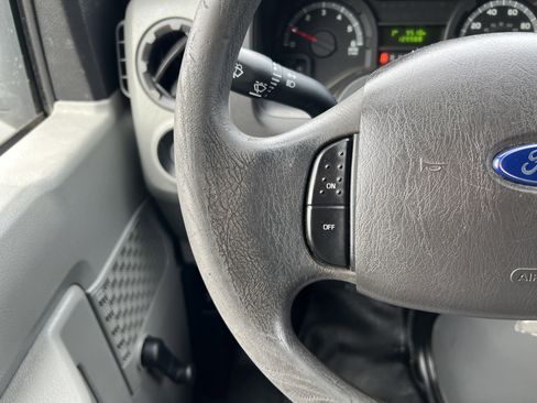 Used 2017 Ford E-350 and Econoline 350 Super Duty image 13