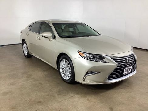 Used 2016 Lexus ES 350 w/ Premium Package w/Wood Trim FWD image 3