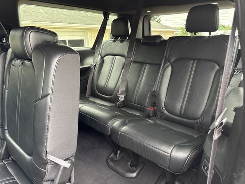 Used 2024 Jeep Wagoneer L Series II w/ Flexible Seating Group AWD/4WD image 17