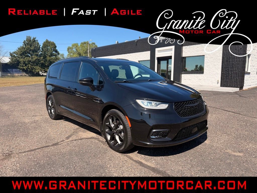 Used 2021 Chrysler Pacifica Touring-L w/ Uconnect Theater Family Group AWD/4WD image 1