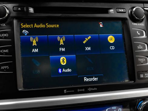 Used 2019 Toyota Highlander XLE FWD image 25