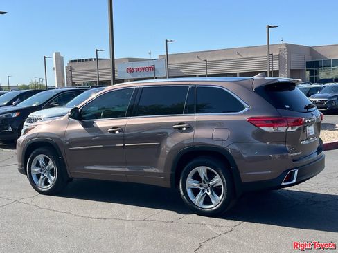 Certified 2017 Toyota Highlander Limited FWD image 5