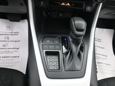 Used 2024 Toyota RAV4 XLE FWD image 22