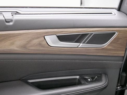 Used 2025 Volkswagen Atlas SE image 21