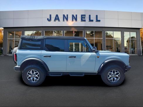 Used 2024 Ford Bronco Badlands image 4