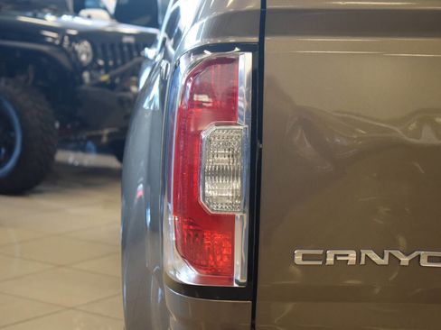 Used 2015 GMC Canyon SLT w/ Driver Alert Package image 39