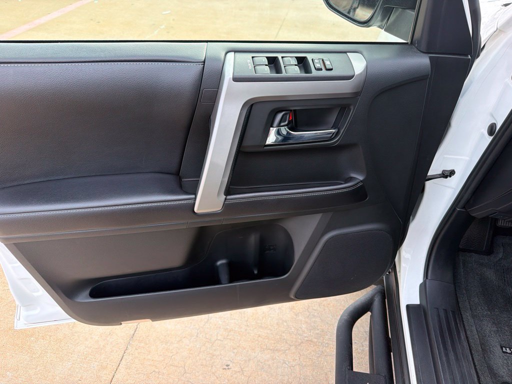 Used 2017 Toyota 4Runner SR5 AWD/4WD image 13